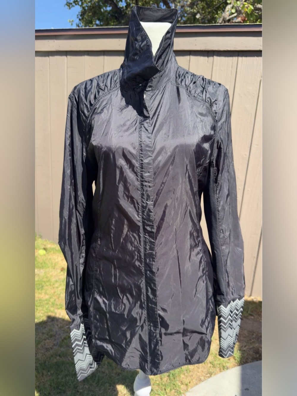lululemon athletica black jacket with white lining
